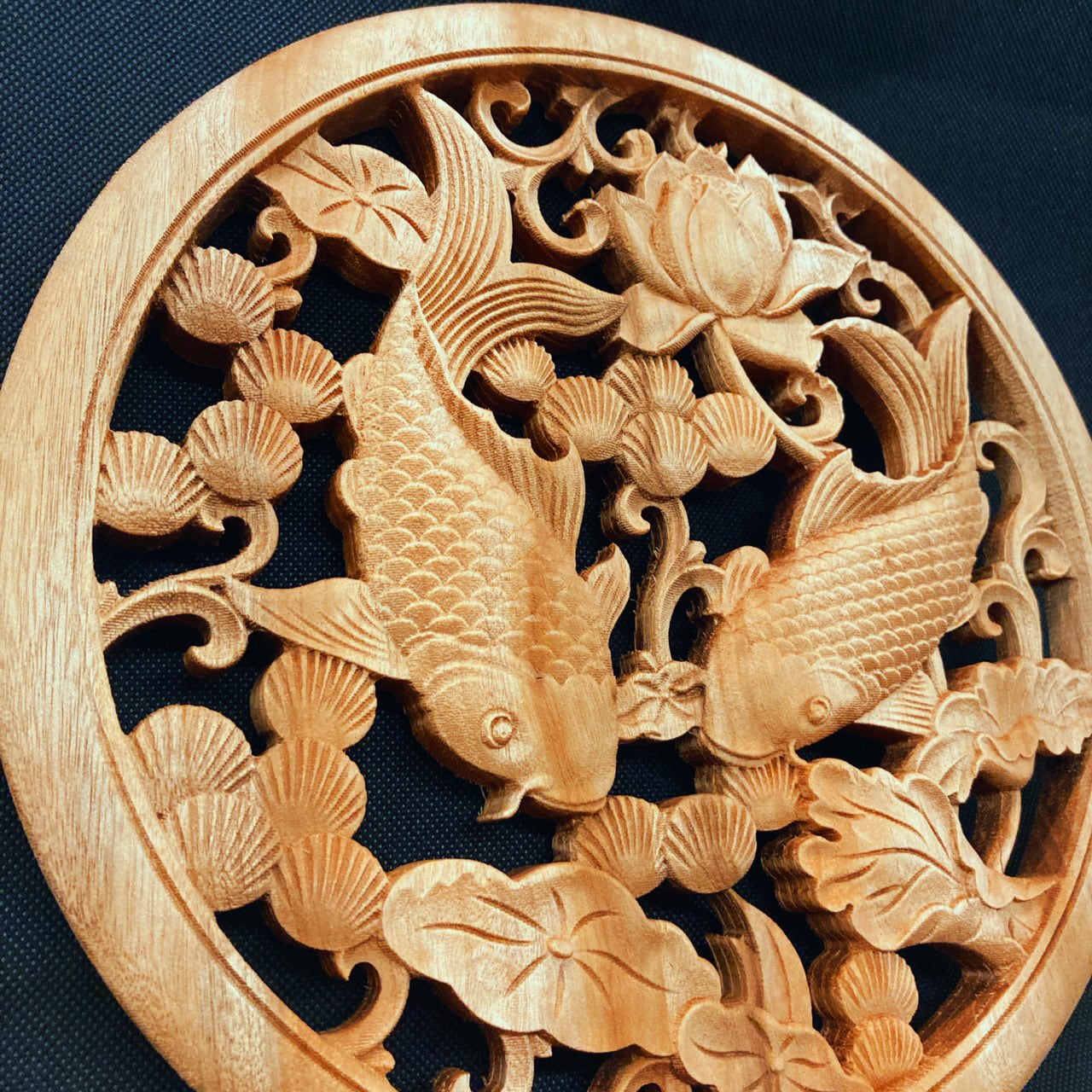 双魚戯蓮 （鯉・蓮・水草） | 月下蓮華彫刻堂