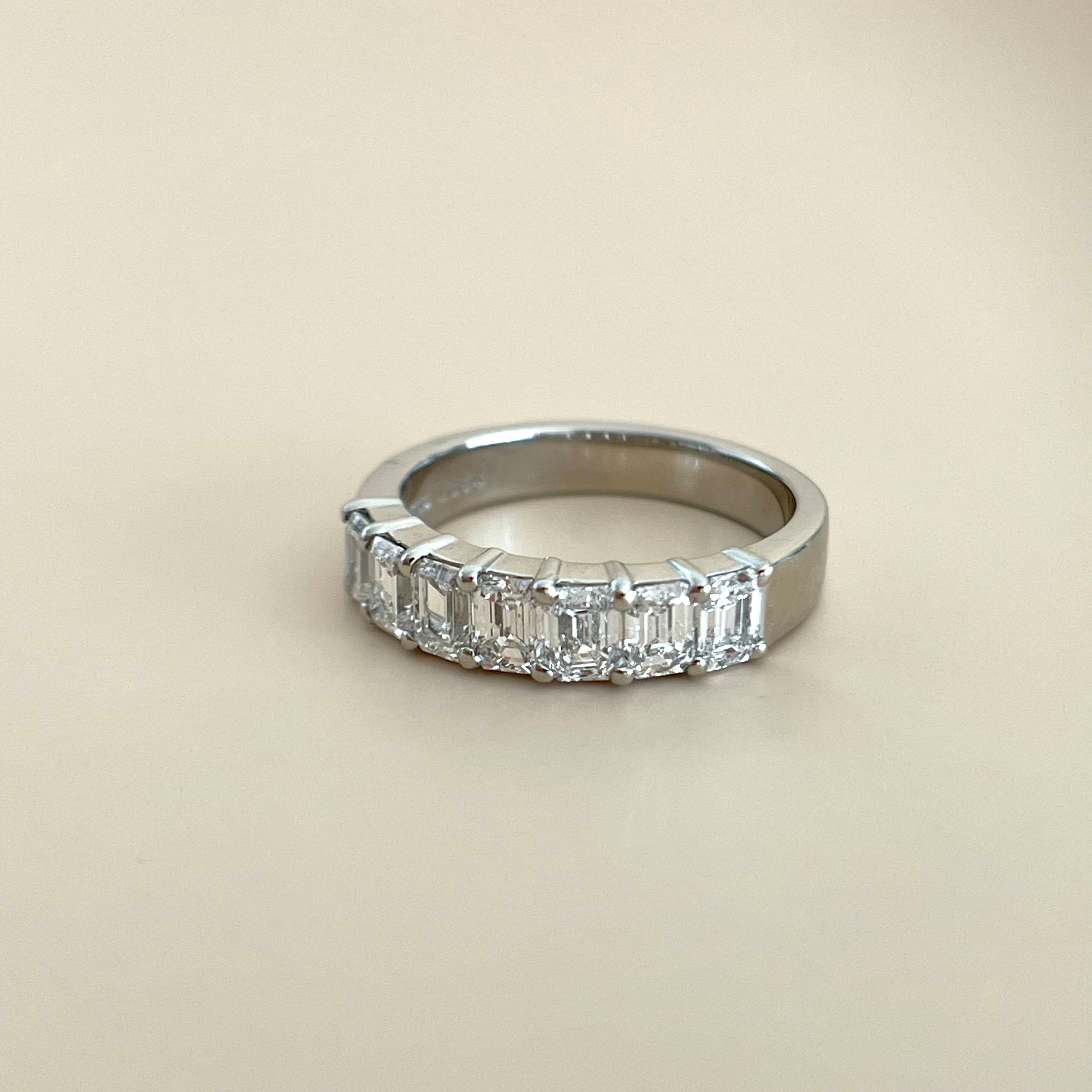 エメラルドカット ダイヤモンド ハーフエタニティリングT 1.30ct