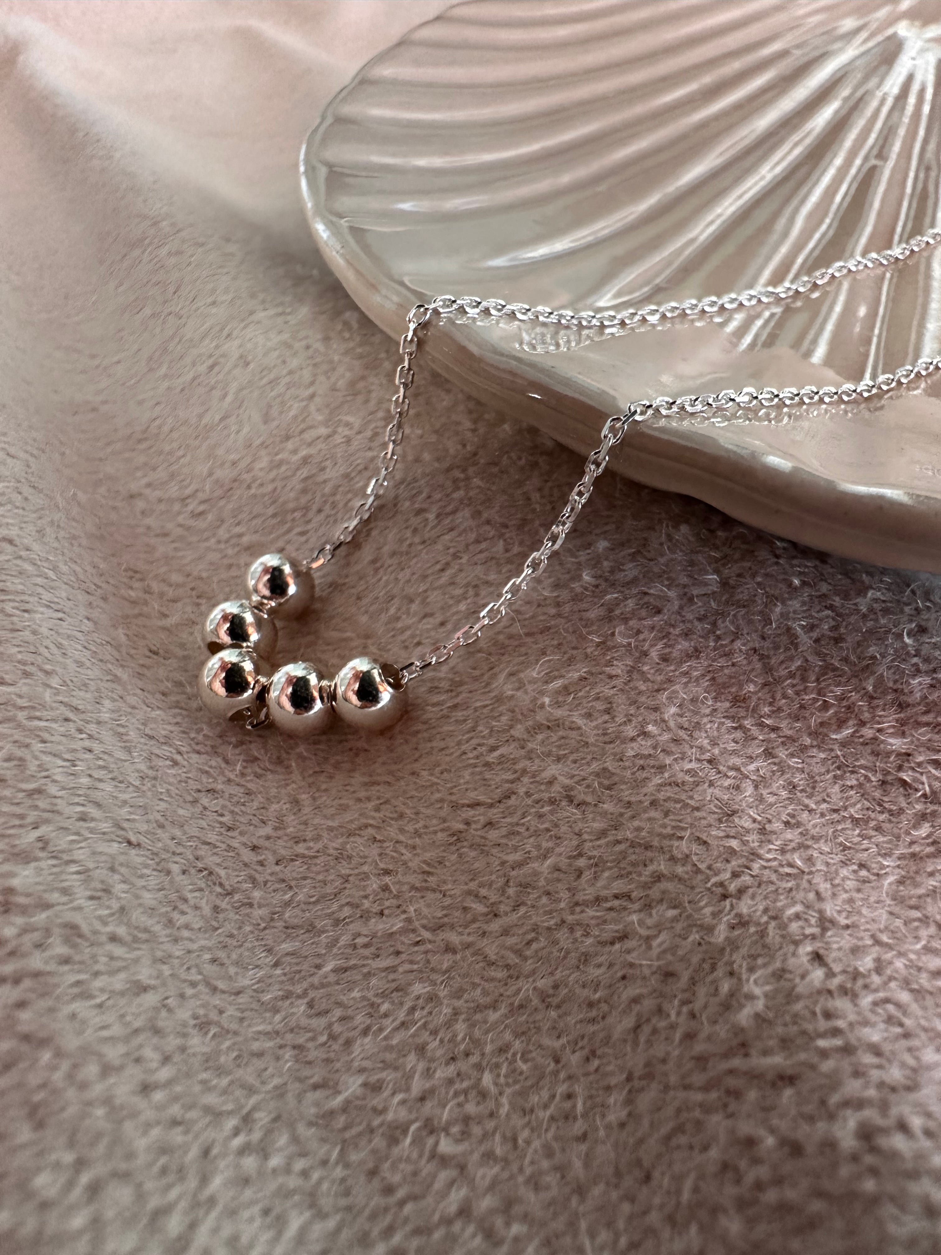 Petite Ball necklace ◇ NS26001 | Yju