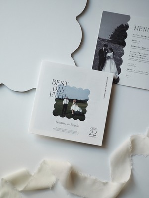 トレンドのウェーブデザイン プロフィールブック｜正方形・8P