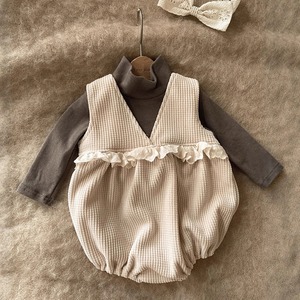 【BABY】春作Vネックノースリーブロンパース