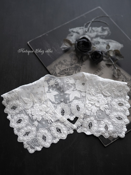 ホワイトワーク　手刺繍のバラの襟
