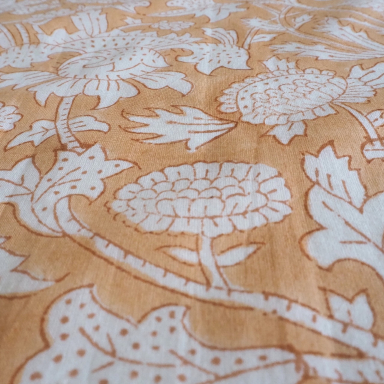 ブロックプリント生地【50cm単位】インド綿 花柄 オレンジ×白 #59410-OR1