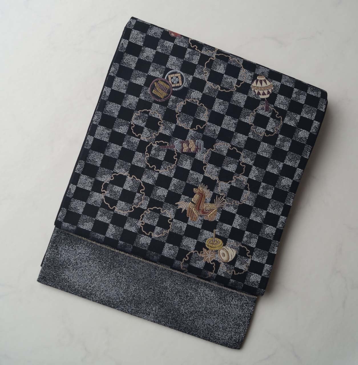 【ふくろ帯】市松地 雪輪に郷土玩具文 ふくろ帯 長尺