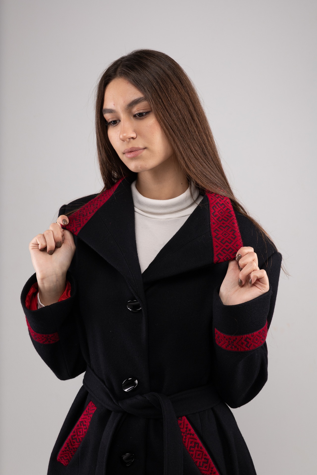 ウクライナ産プレミアムウール100%ロングコート（緋）平行縫い　手刺繍　ユニセックス - 5