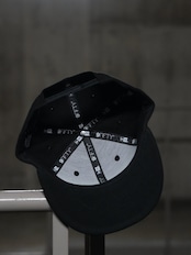 【gifthat別注】NEW ERA 950/9FIFTY ニューヨーク・ヤンキース BLACK SEAGLASS