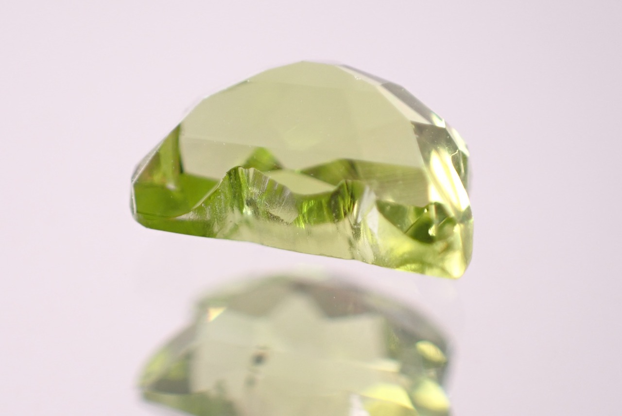 ペリドット(猫カット)　0.85ct　[D2-423]