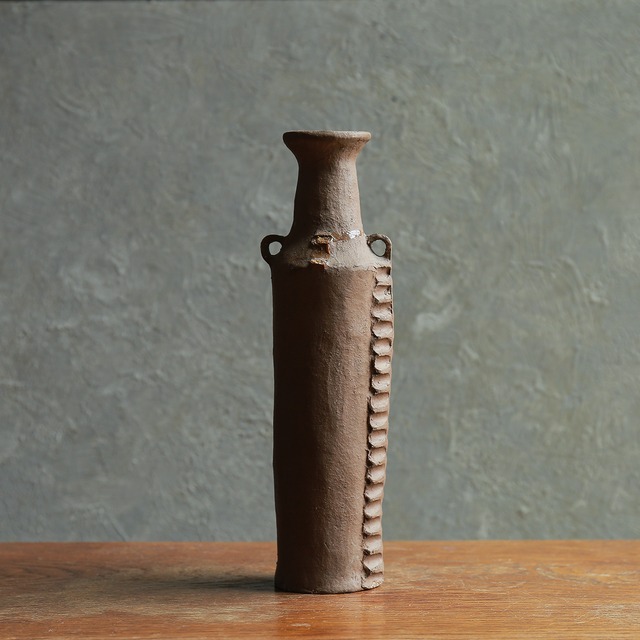 独特な雰囲気が漂う、フラワーベース