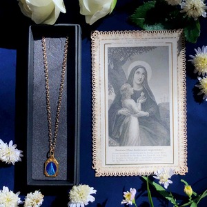 聖母マリアのホーリーカードとメダイ