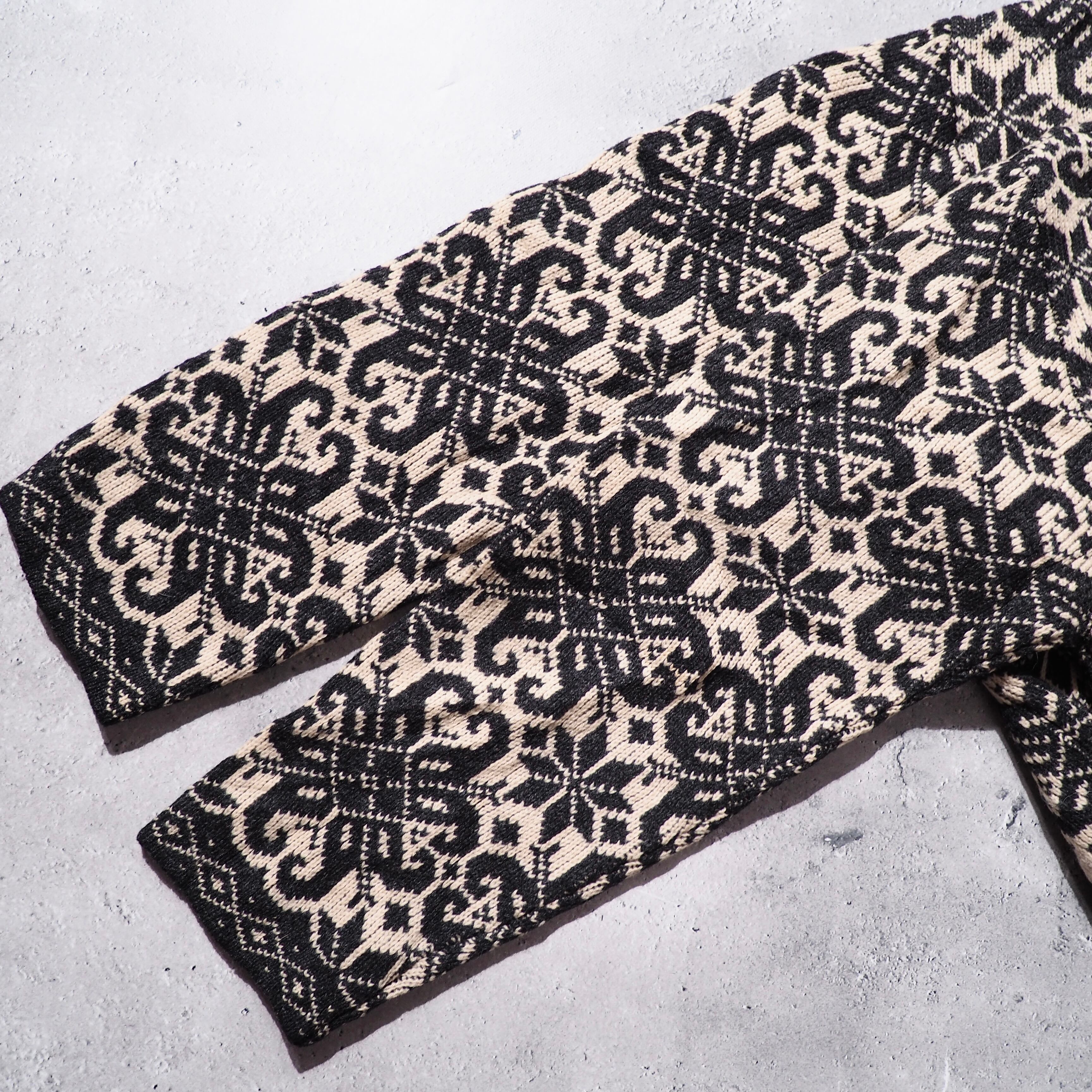 1990s ” AKA Eddie Bauer ” Nordic ethnic pattern embbossed vintage wool knit