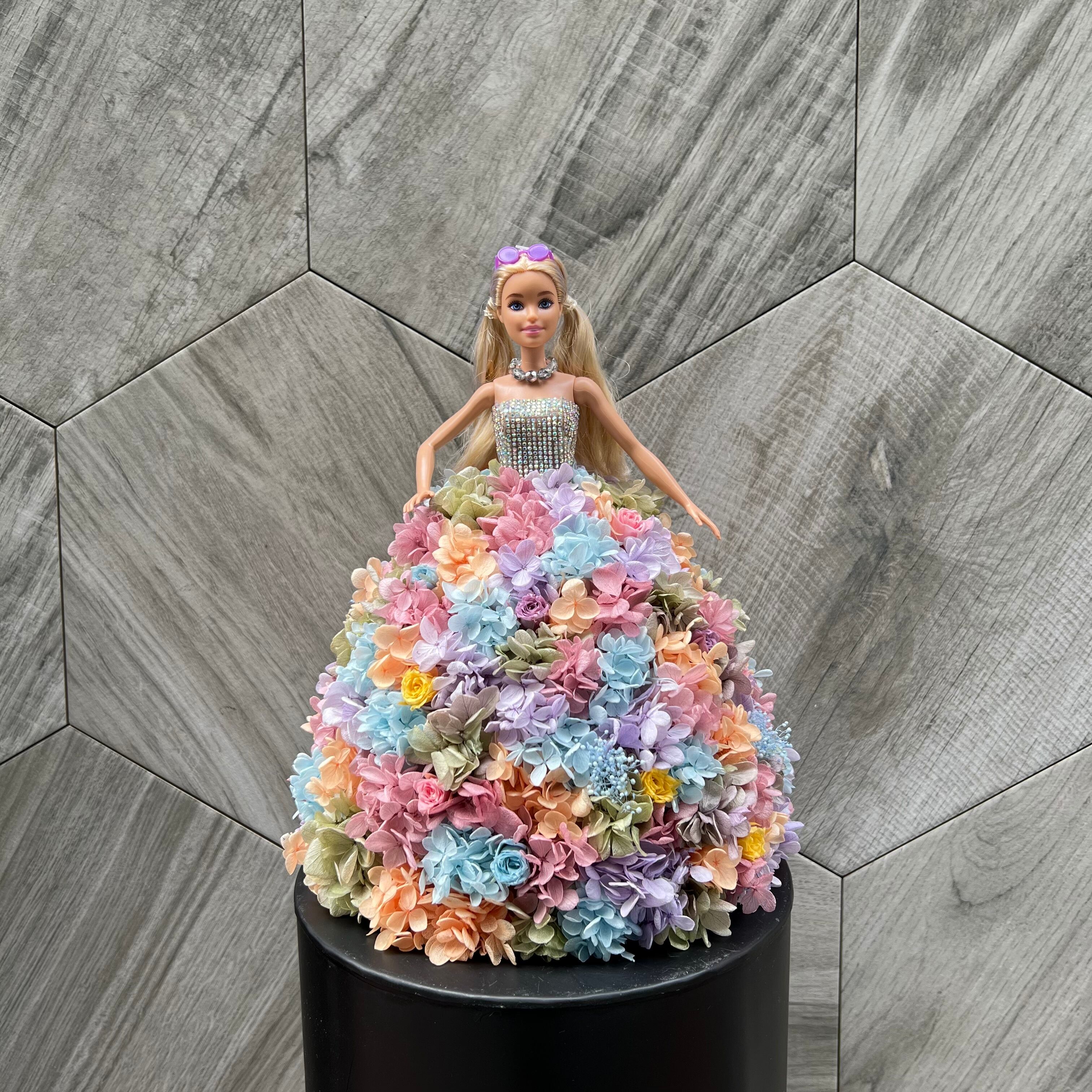 Barbie バービーファッショニスタバービー人形、白い花のドレス