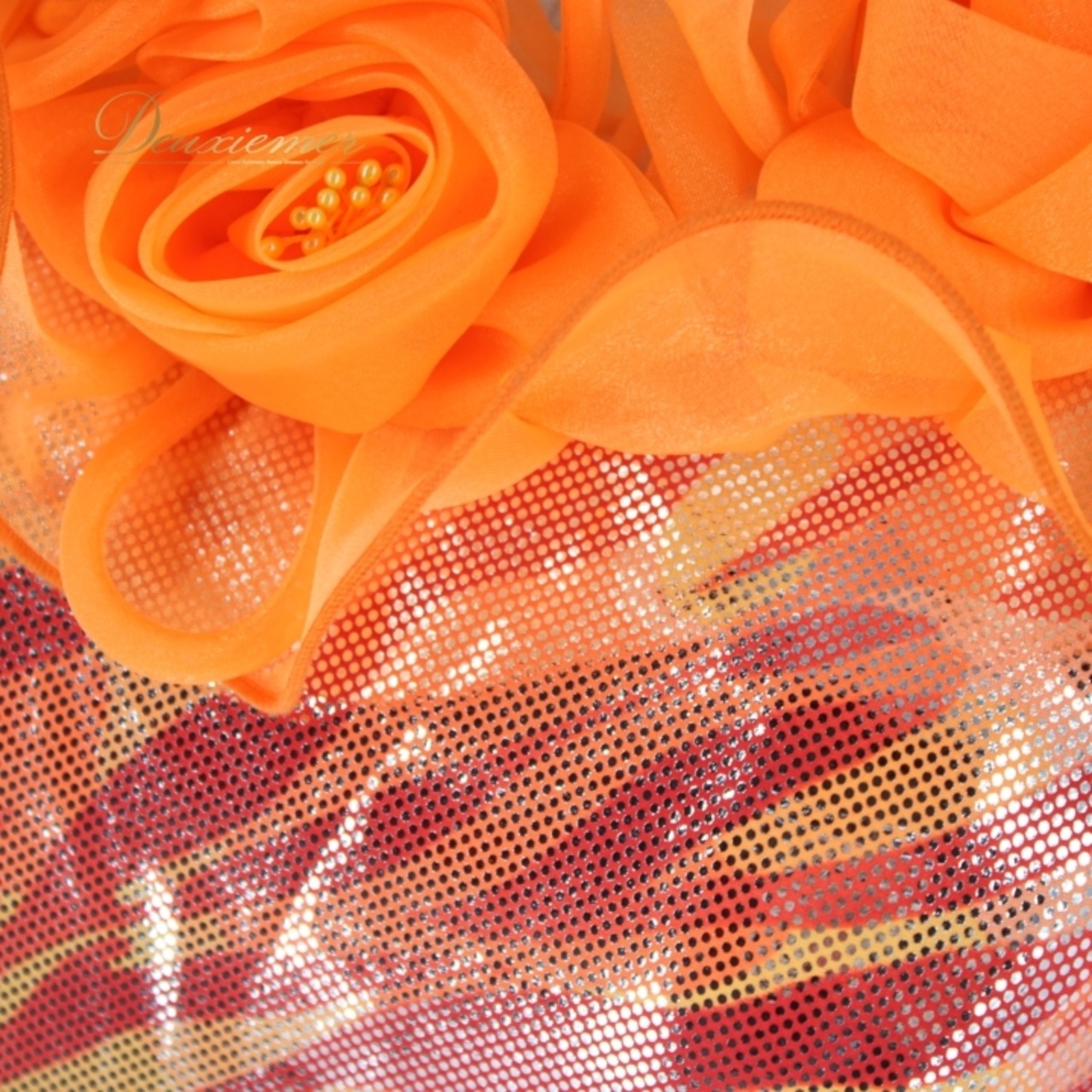 社交ダンス 衣装 スタンダード ドレス ワンピース パーティドレス Create-Sun クリエイトサン オレンジ系 コサージュ キラキラ 光沢感 デモ 夕日 輝き ダンス映え セクシー フェミニン 軽やか ステージ衣装 おしゃれ 体型カバー シンプル シルエット レトロ キュート ジャズ ダンスパーティー 派手目