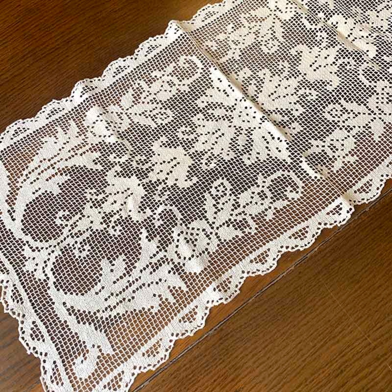 テーブルセンター　レース　生成り色 刺繍　フランス蚤の市 12CLda18