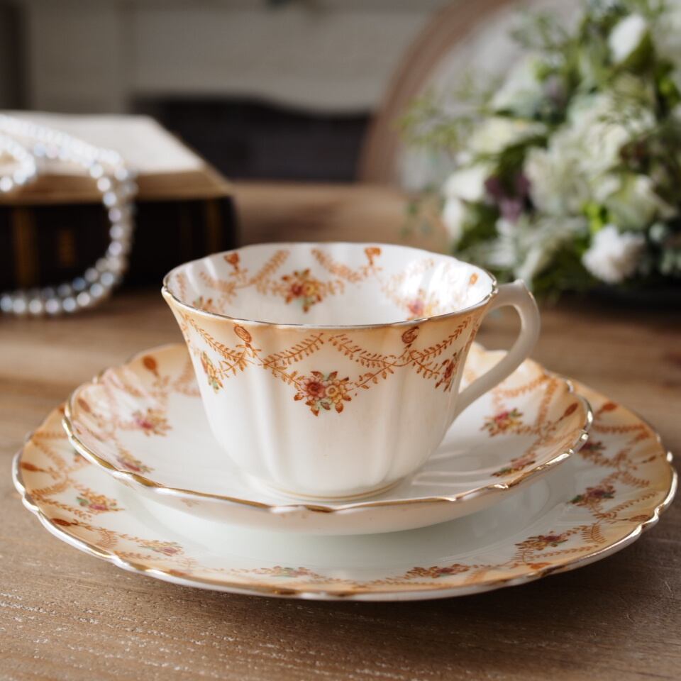 ブランド・メーカー”から探す | antique FEELPORT アンティーク食器の