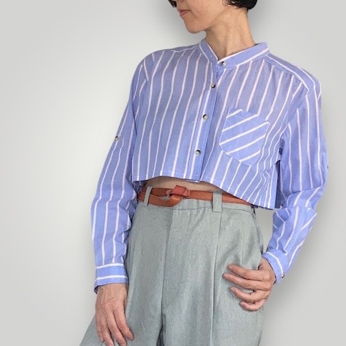 ZOZOTTE remake back pleats short length shirt／リメイク バックプリーツ ショート丈シャツ／ブルー系ストライプ柄