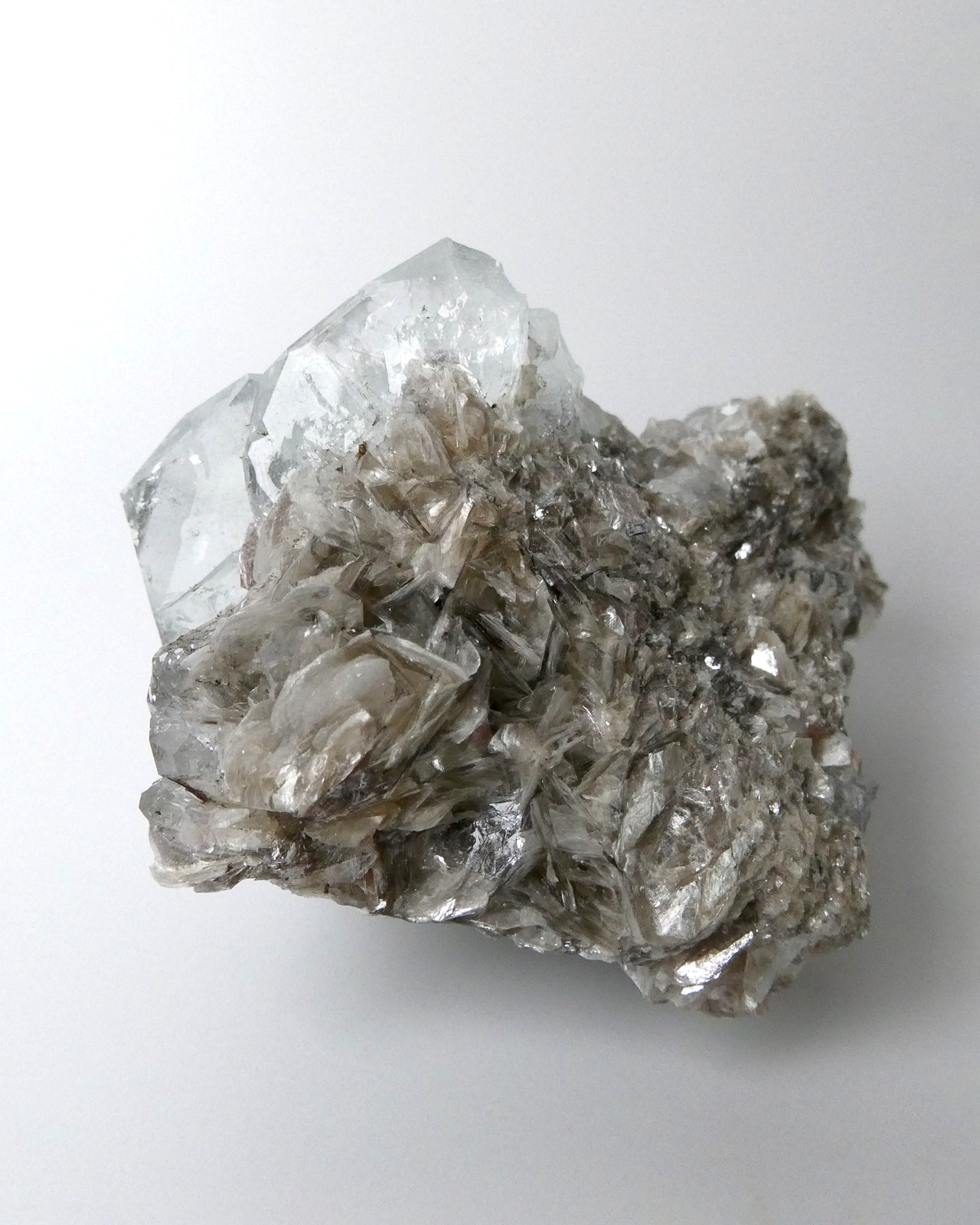 Aquamarine with Mica アクアマリン原石 ⭓ 雪嶺 ⭔ MINERAL・原石＆鉱物