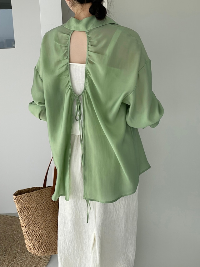 背中開き 襟付き 長袖 ルーズ シアーシャツ レディース トップス シャツ 羽織 丈長 ミディアム ドロップショルダー 角襟 カットワーク リボン バックリボン バックコンシャス 前開き 透け感 シースルー ボタン 薄手 かわいい 大人可愛い きれいめ シンプル カジュアル おしゃれ こなれ感 抜け感 無地 春 夏 秋 ママ 通勤 学生 学校 通学 デート お出かけ 旅行 公園 女子会 休日 ショッピング 重ね着 体型カバー 普段使い 着回し M L ゆったり 抹茶グリーン ミルクホワイト ライトブラウン