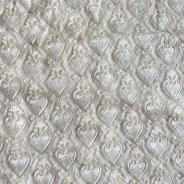 インド刺繍生地　ハート　アイボリー　7131
