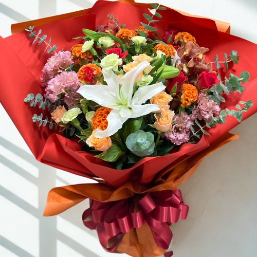 【季節のお花】くすみカラーのカサブランカ入り花束 画像