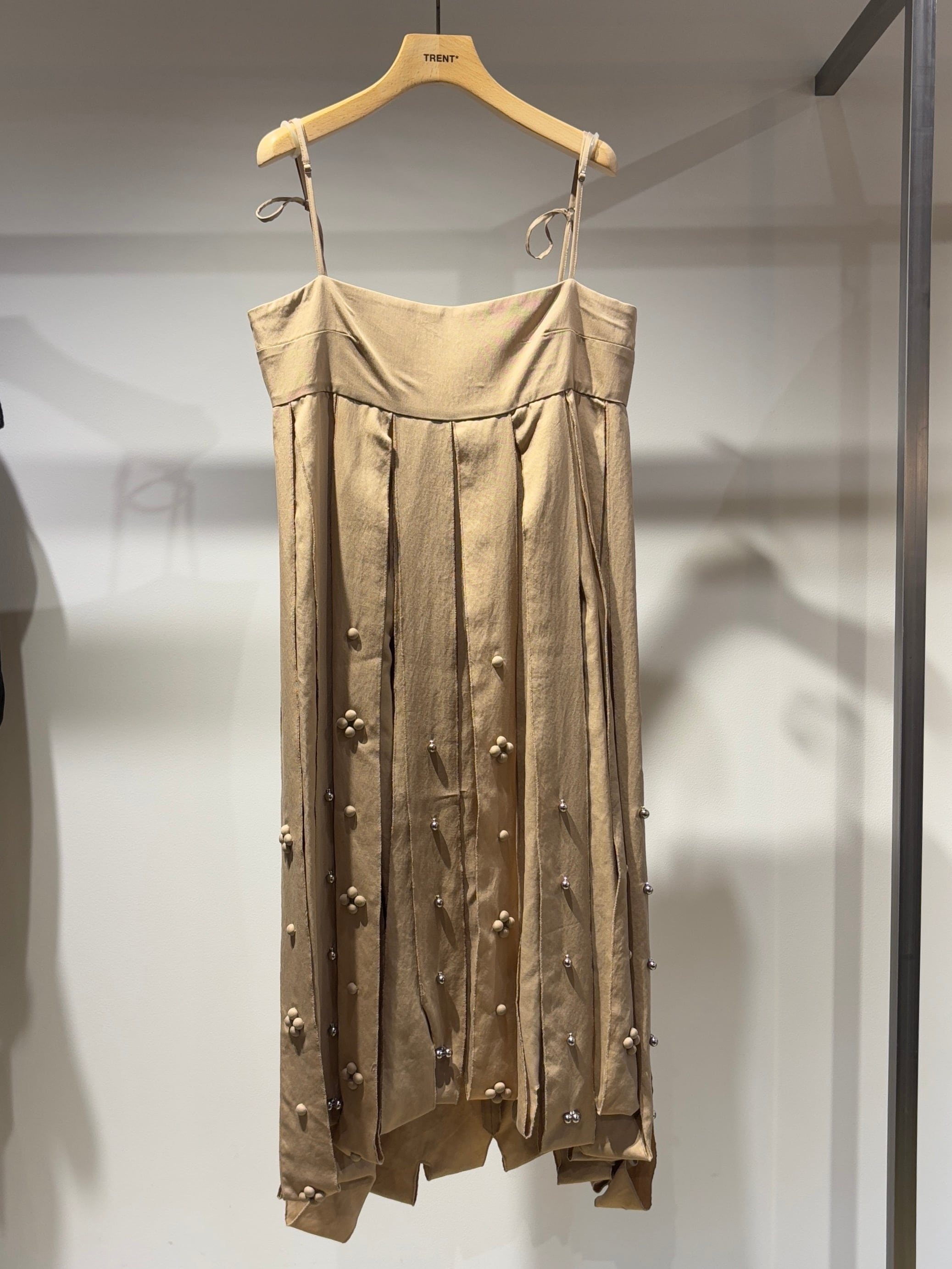 【25SS】RIV NOBUHIKO ドレス 25SS】RIV NOBUHIKO リブ ノブヒコ / MAPLE EMBROIDERY DRESS