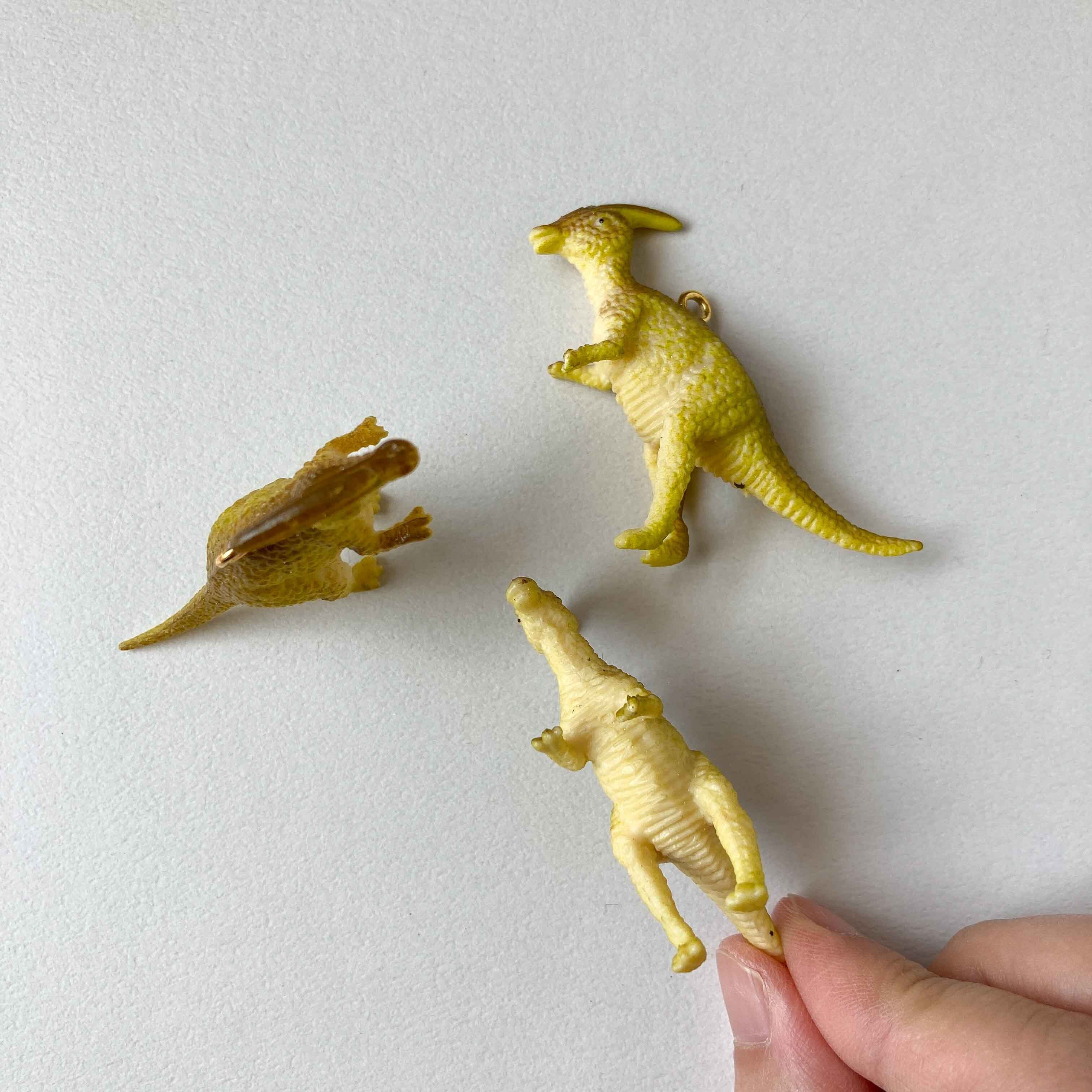 カラフル恐竜のチャーム | Dua-アクセサリーパーツショップ