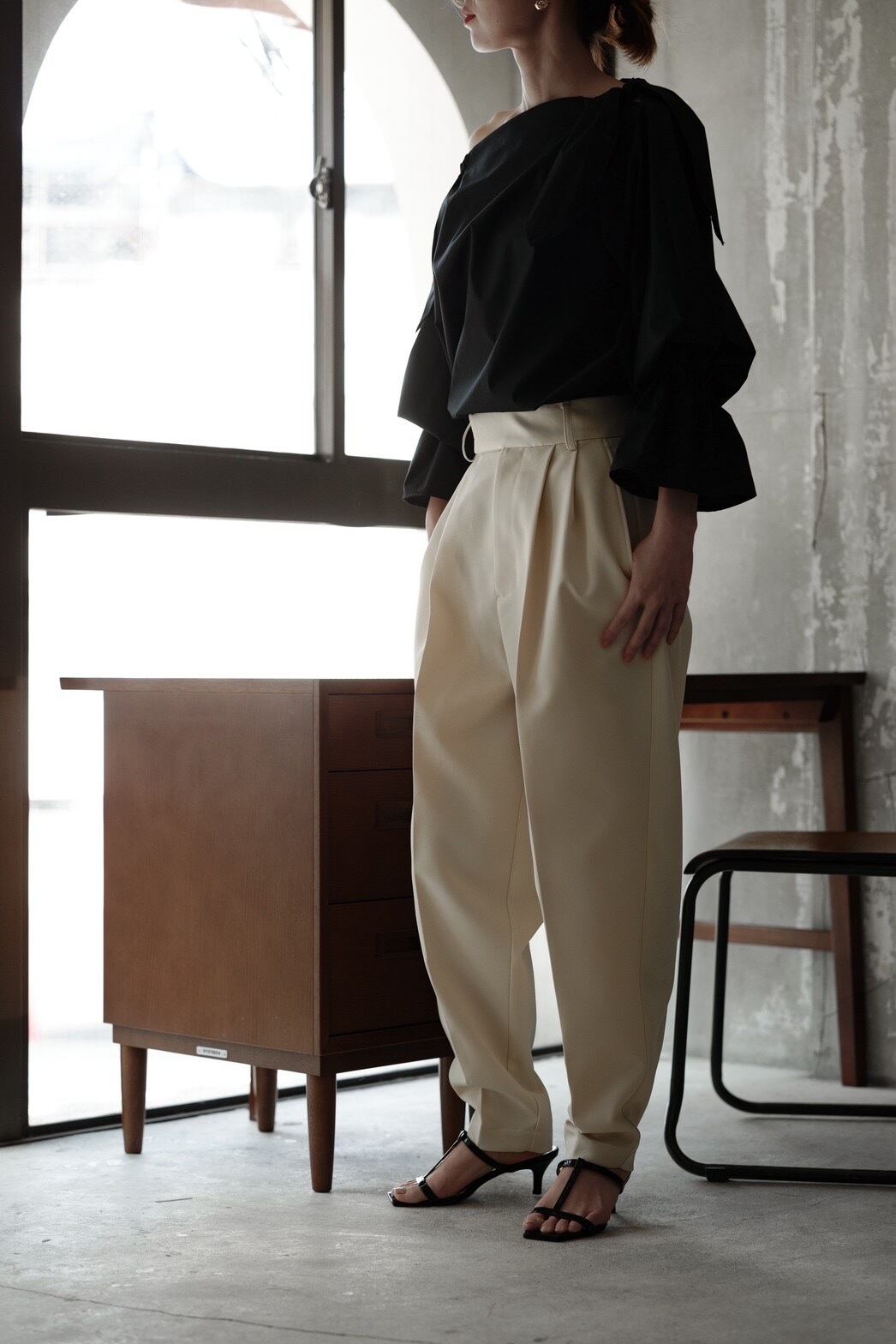 vertical pants(cream) ご注文より一週間前後で発送 | roughlow 