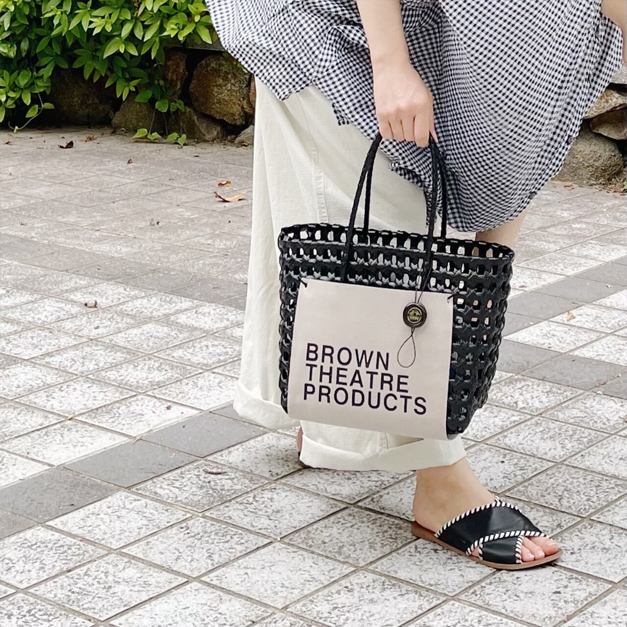 【THEATRE PRODUCTS】BROWN LABELED BASKET BAG (black)