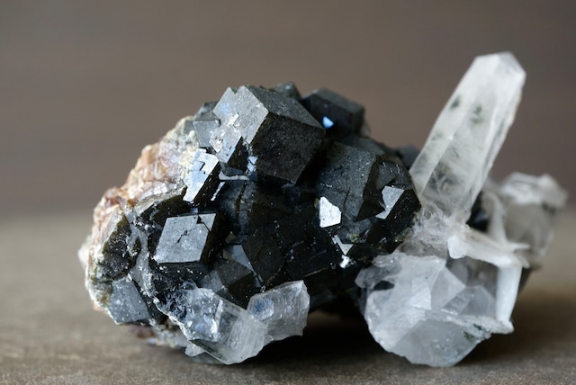 内モンゴル産アンドラダイトガーネット/クォーツ Andradite Garnet / Quartz 1906