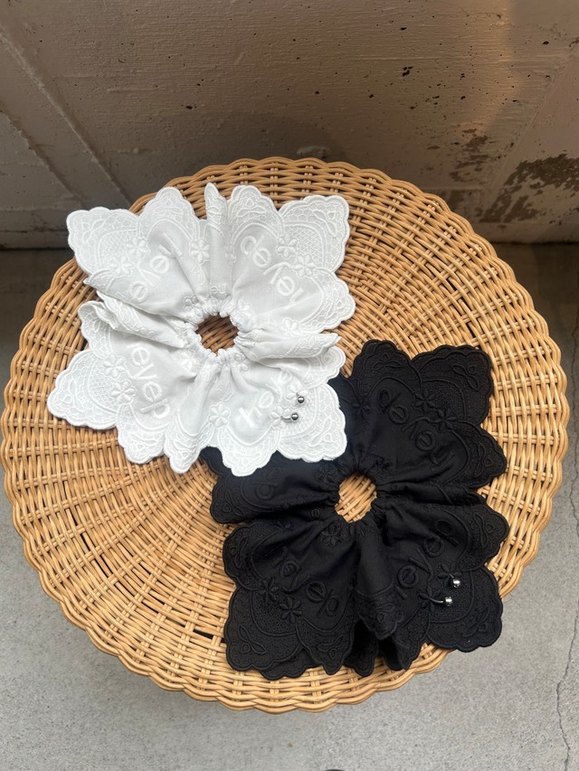 HEYEP  Pierced Lace Scrunchie
