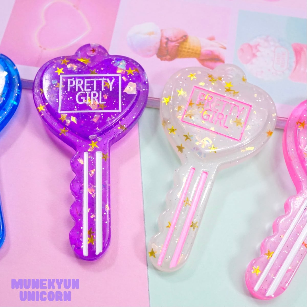 D577【1個/1pc】カラフル グリッター入り ハート 鍵 チャーム