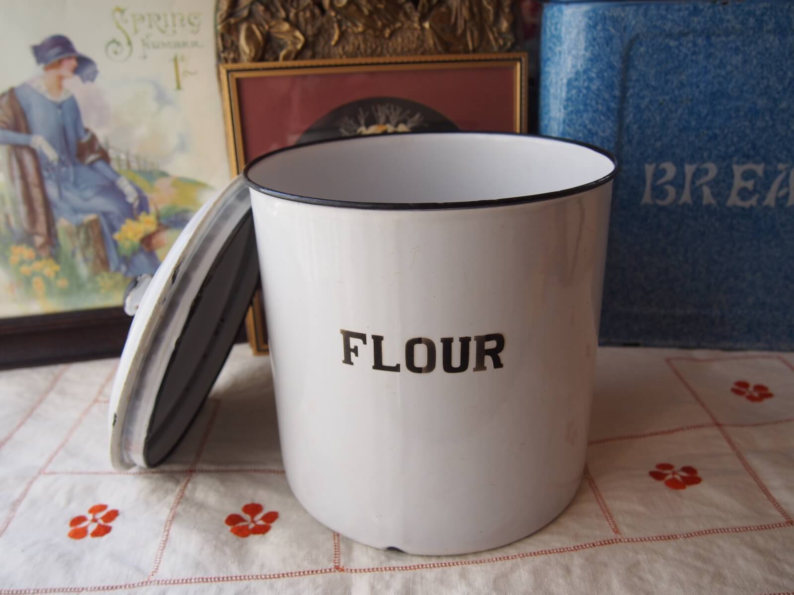 イギリスアンティーク フラワー缶 FLOUR缶 | Bonny Bee イギリスアンティーク フラワー缶 FLOUR缶 | Bonny Bee