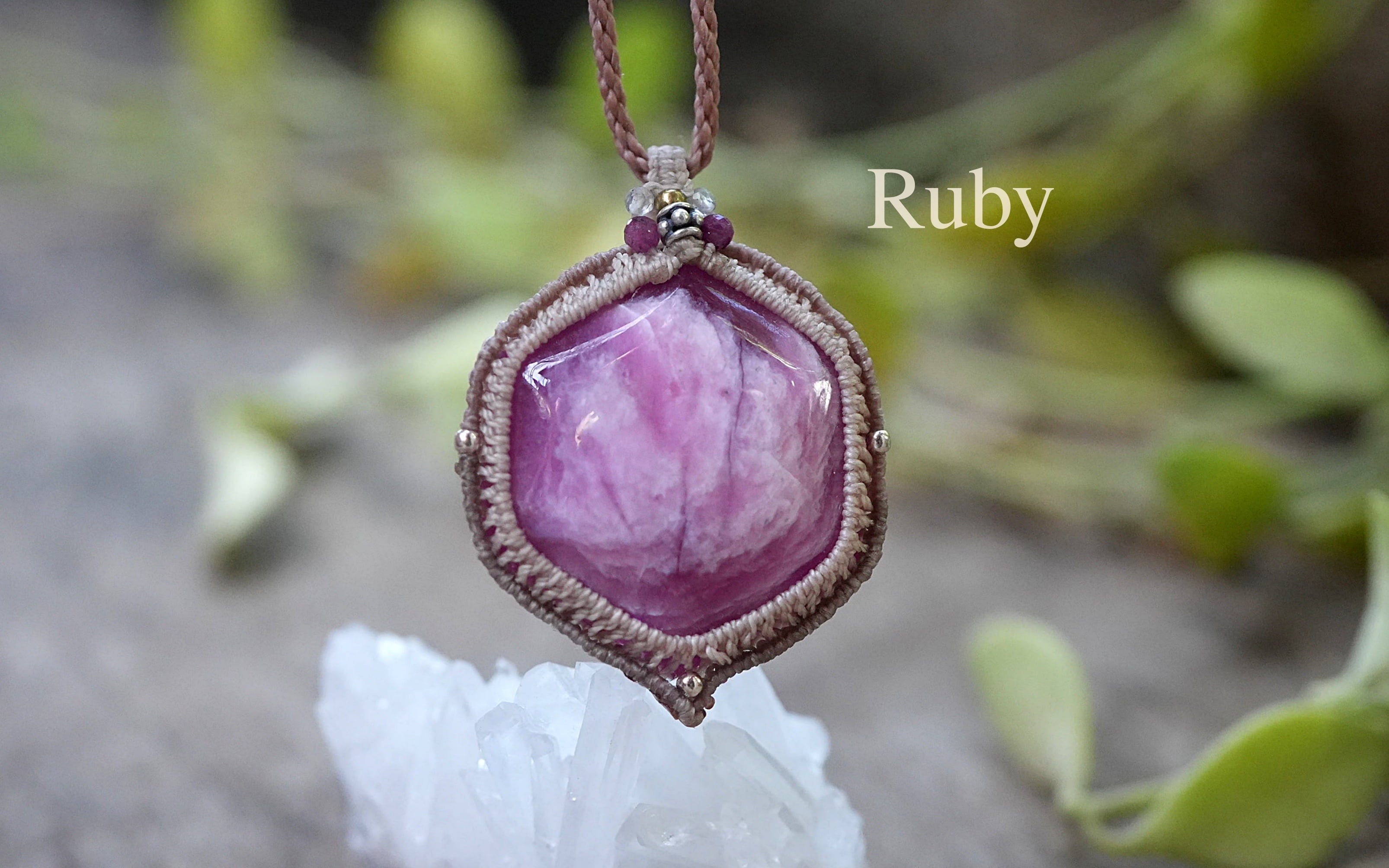 六角形コランダム★ローズルビー マクラメネックレス 1945