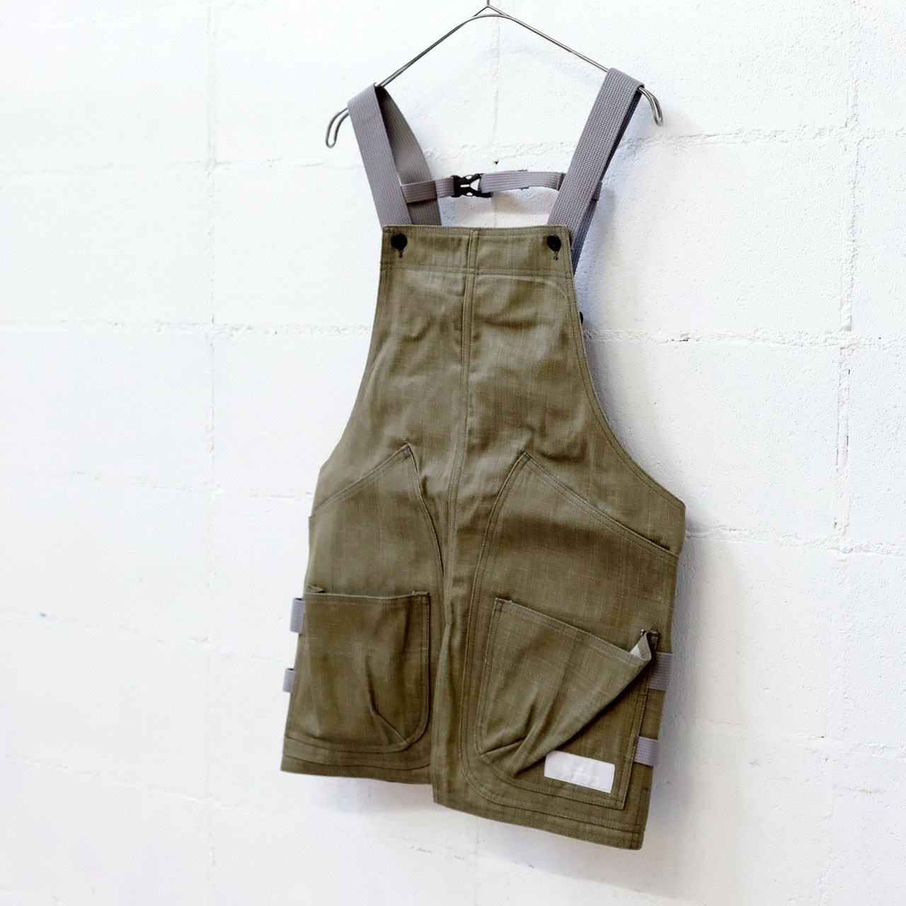 【NEW】リビセンオリジナルエプロン by iori products | カーキ・ベージュ・デニム