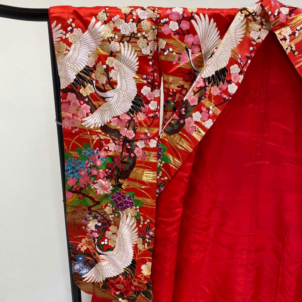 色打掛 正絹 鶴 刺繍 金 赤 打掛 Mサイズ 裄65.5 花嫁衣裳 婚礼 リサイクル 中古 ブライダル ウエディング 着物 3985 色打掛 正絹 鶴 刺繍 金 赤 打掛 Mサイズ 裄65.5 花嫁衣裳 婚礼