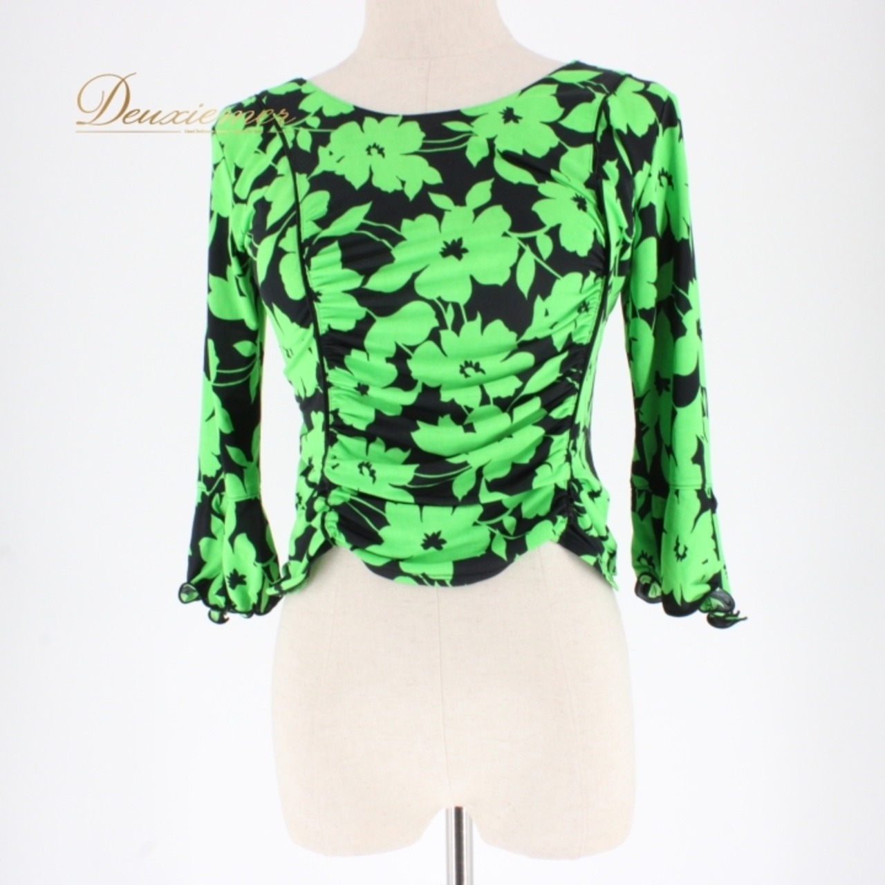 社交ダンス 衣装 スタンダード トップス レッスンウェア レディース 練習着 花柄 黄緑 黒 ブラック系 ライトグリーン系 長袖 バイカラー 花柄デザイン 伸縮性 フォーマル ウェア ダンス用 カジュアル 着やすい おしゃれ 目を引く 練習用 体型カバー シンプルスタイル ストレッチ素材 軽やか エレガント トレーニング用 飾り 柄物 レディースファッション 上品 仕立て 良品