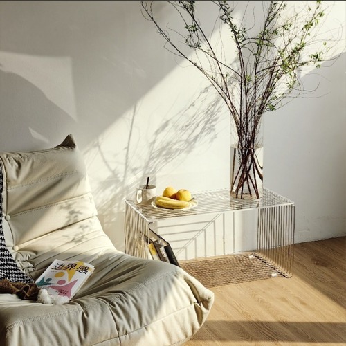 ワイヤーフレーム家具 モダンインテリア スタイリッシュ収納 キューブ型 サイドテーブル 北欧風 ミニマルデザイン メタルフレーム 多機能家具 おしゃれ インダストリアル