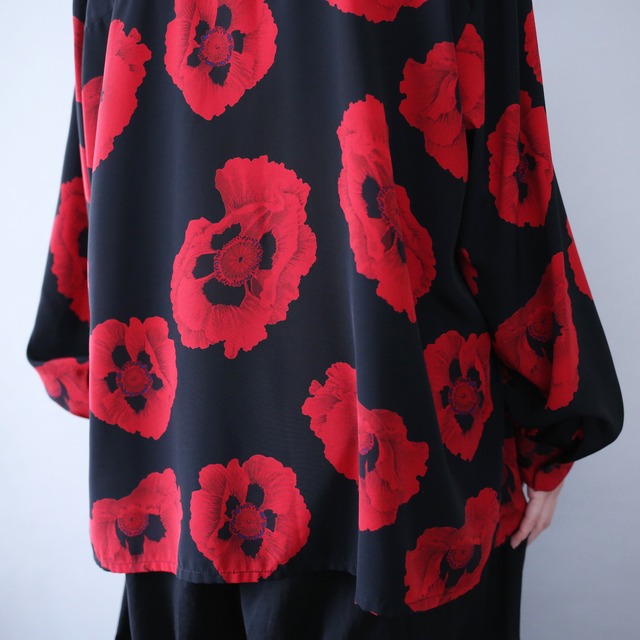 "black×red" flower art pattern open collar shirt