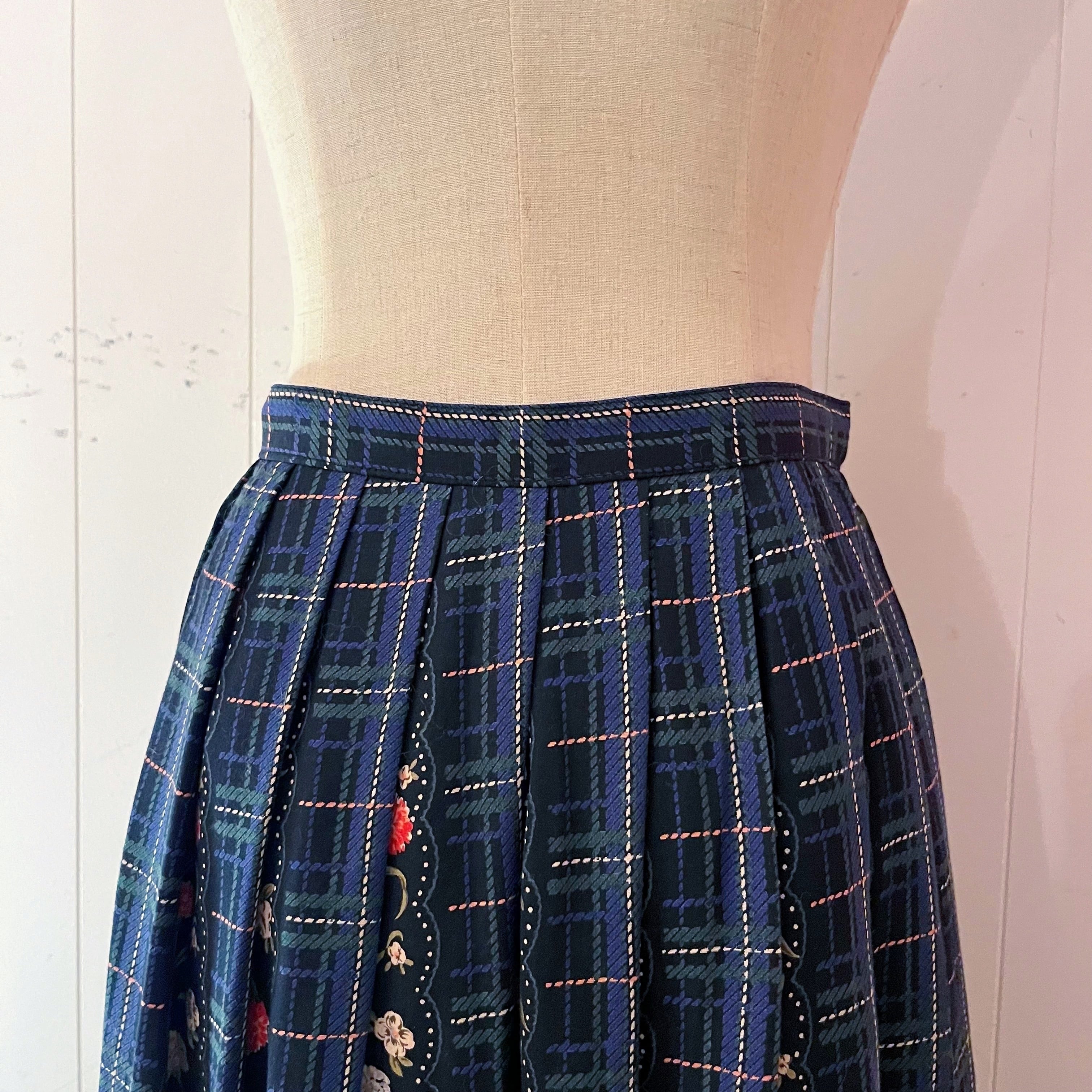 blue check flower tuck skirt