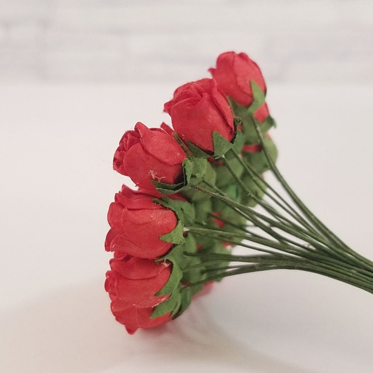 バラのぷっくりつぼみ 約8-10mm（赤 #101）25本 ミニ造花 アート