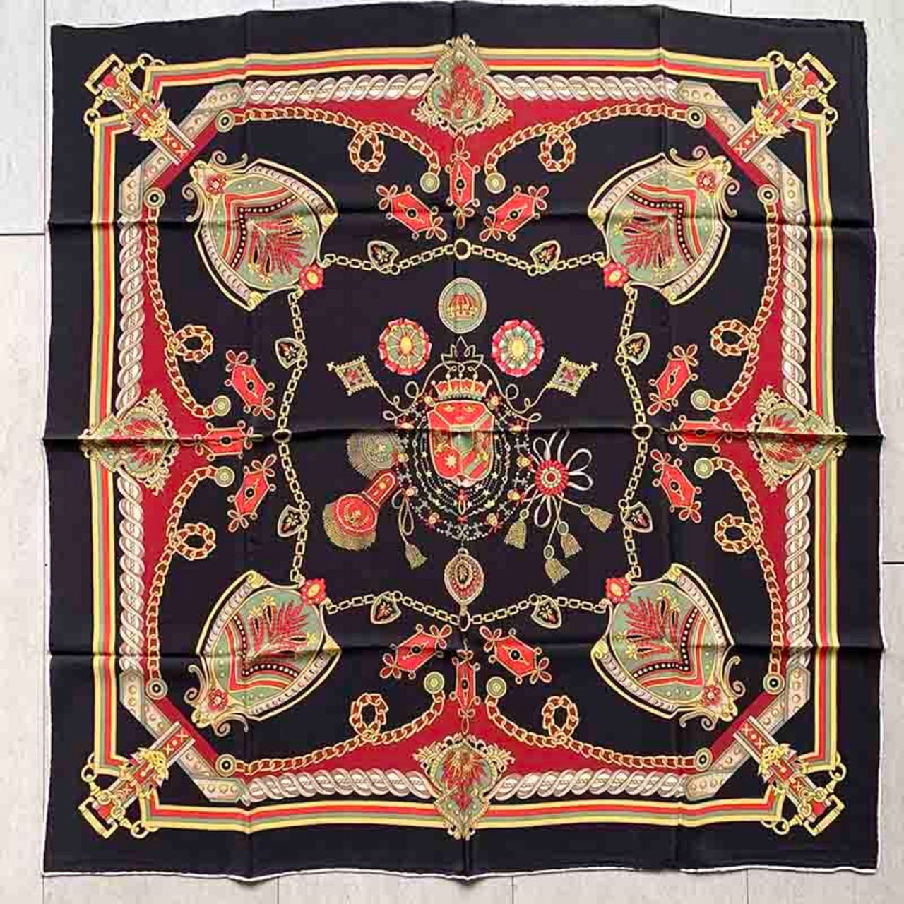 シルクスカーフ　黒ベース　赤・黄ライン　 12ACcs20