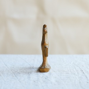 ゴールドに輝く、小さな馬のオブジェ