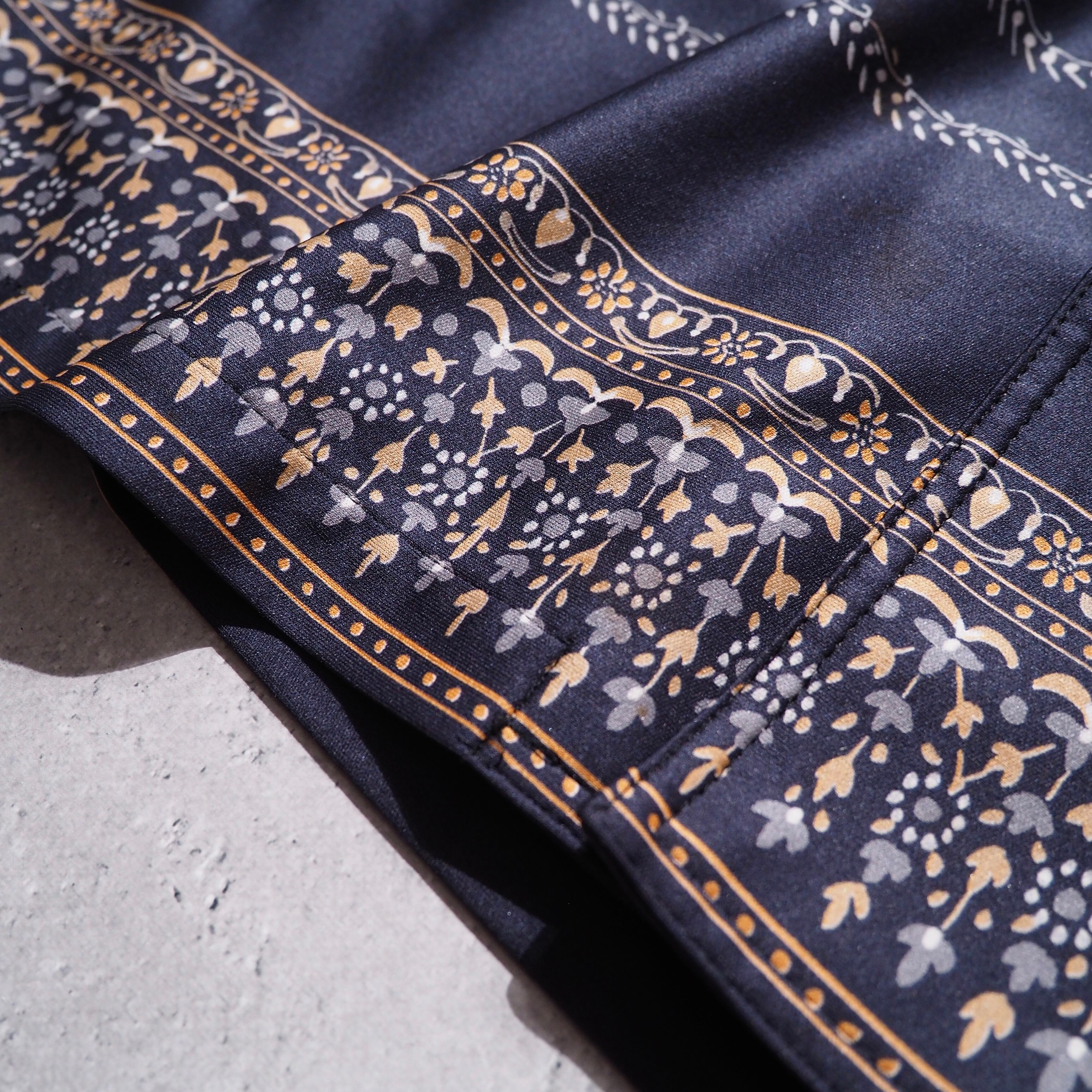 1970 - 80s " 儚美 " Beautiful Flower Pattern vintage Open collar shirt