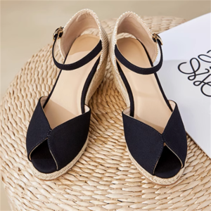 【送料無料】 靴 シューズレディース サンダル 2色 ハイヒール ウェッジソール オープントゥ ベルト バックル 異素材切り替え ドッキング リネン 藁 メッシュ素材 通気性 エレガント 可愛い 大人可愛い きれいめ シンプル カジュアル シック コンサバ 華やか 大人 上品 おしゃれ 主役級 こなれ感 高見え 高級感 フェミニン 無地 夏 女性用 ママ 20代 30代 40代 デート お出かけ 女子会 お呼ばれ 休日 お茶会 授業参観 パーティ 結婚式 二次会 リゾート ファッション コーデ 定番