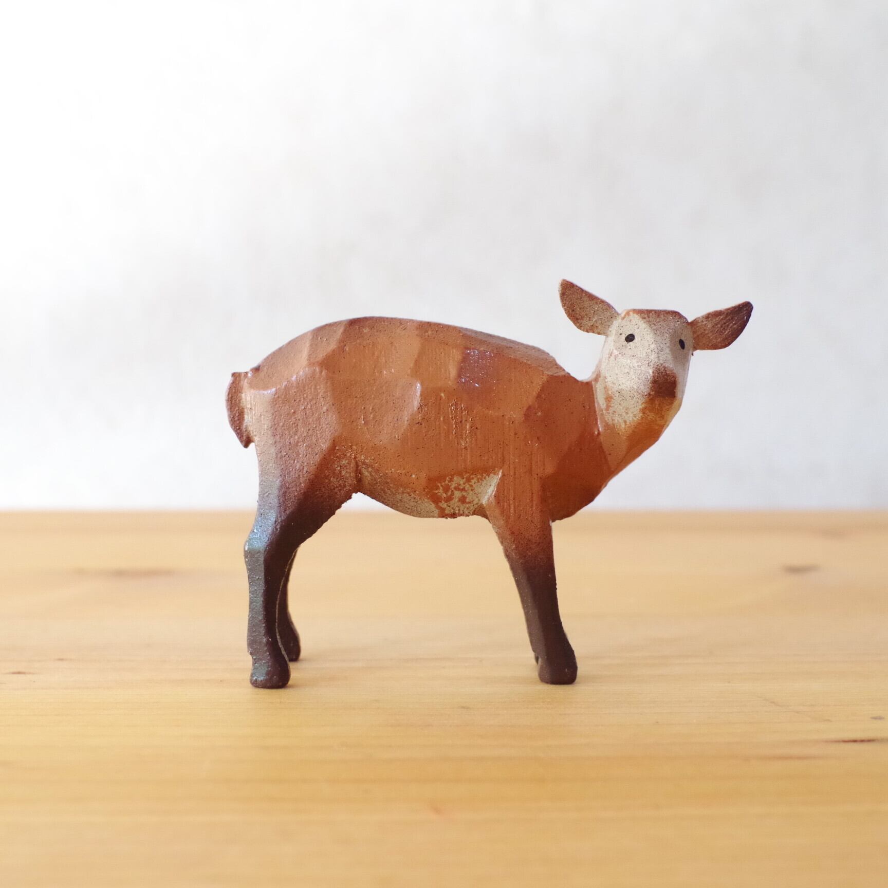 ヴェルナー ふりむくアカシカ（6.5サイズ） | 木のおもちゃ専門店
