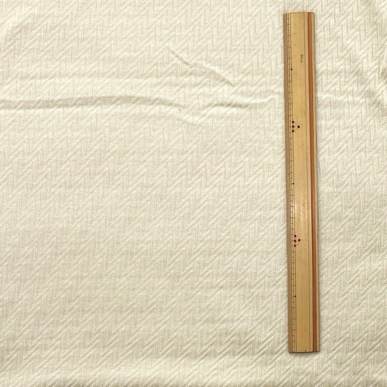 ★AM207◆2.3ｍ◆レーヨンポリエステル混とろみジャガードニット生地◆アイボリー
