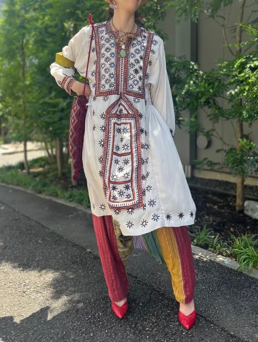 Vintage Pakistan white × mirror work embroidery Baluch dress  