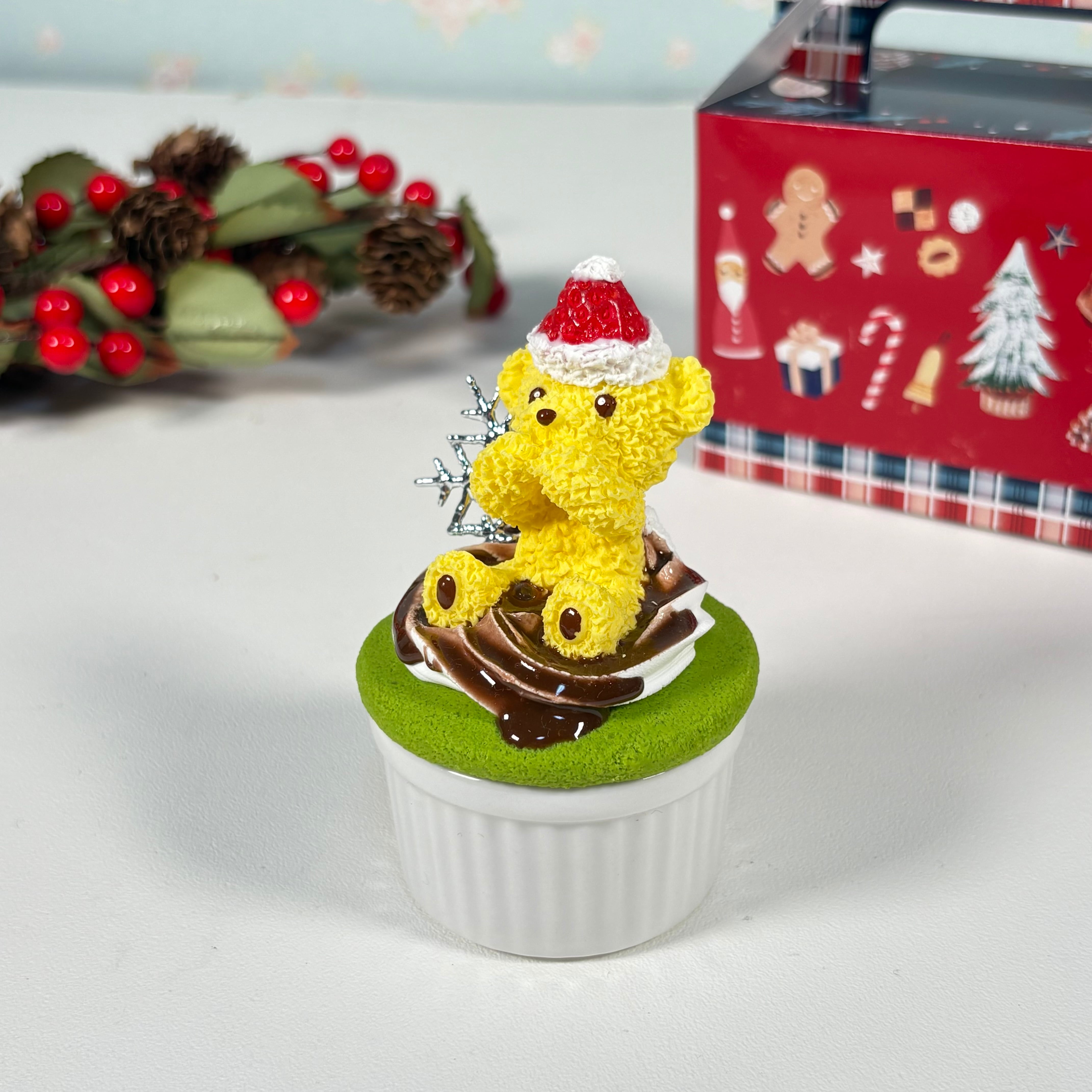 サンタくまさんのカップケーキ小物入れ