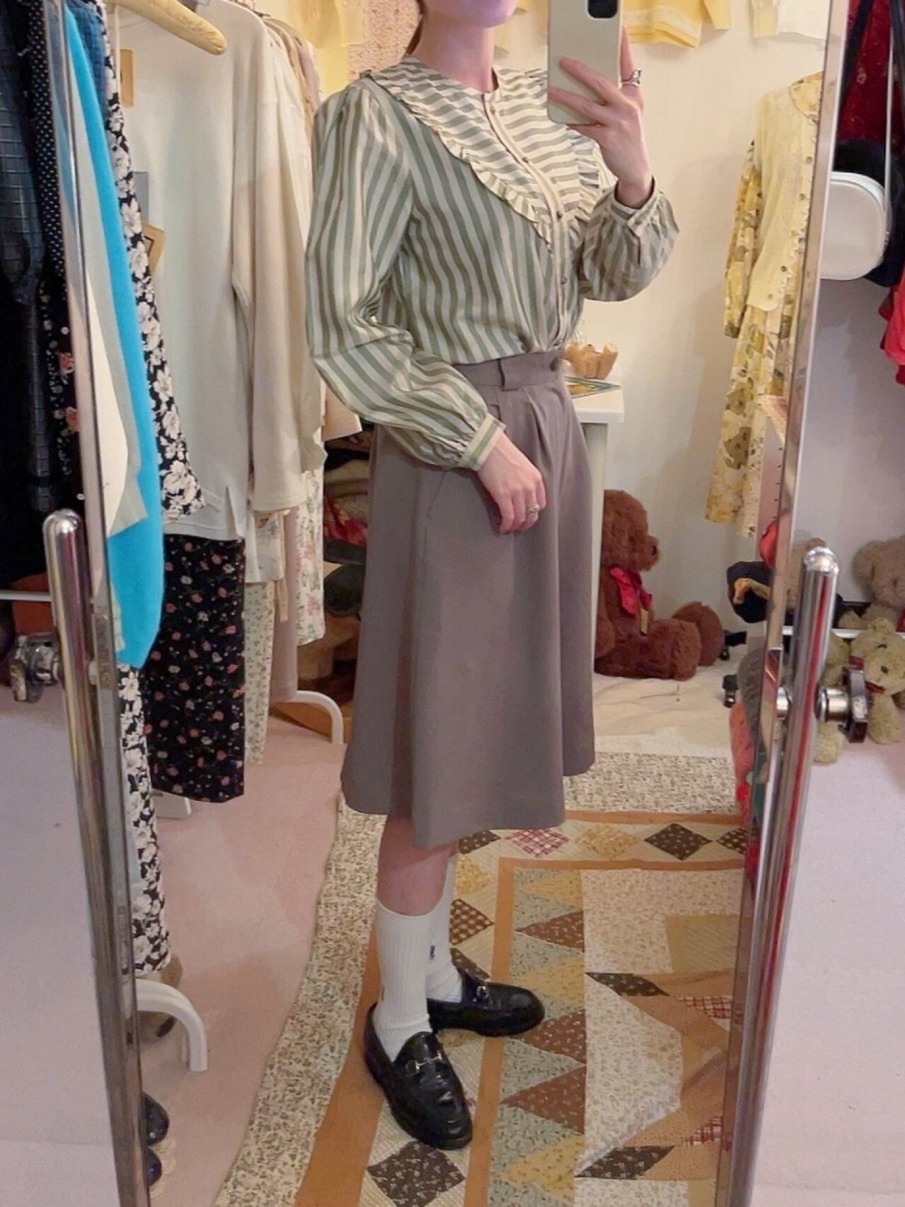 gray beige flare half pants