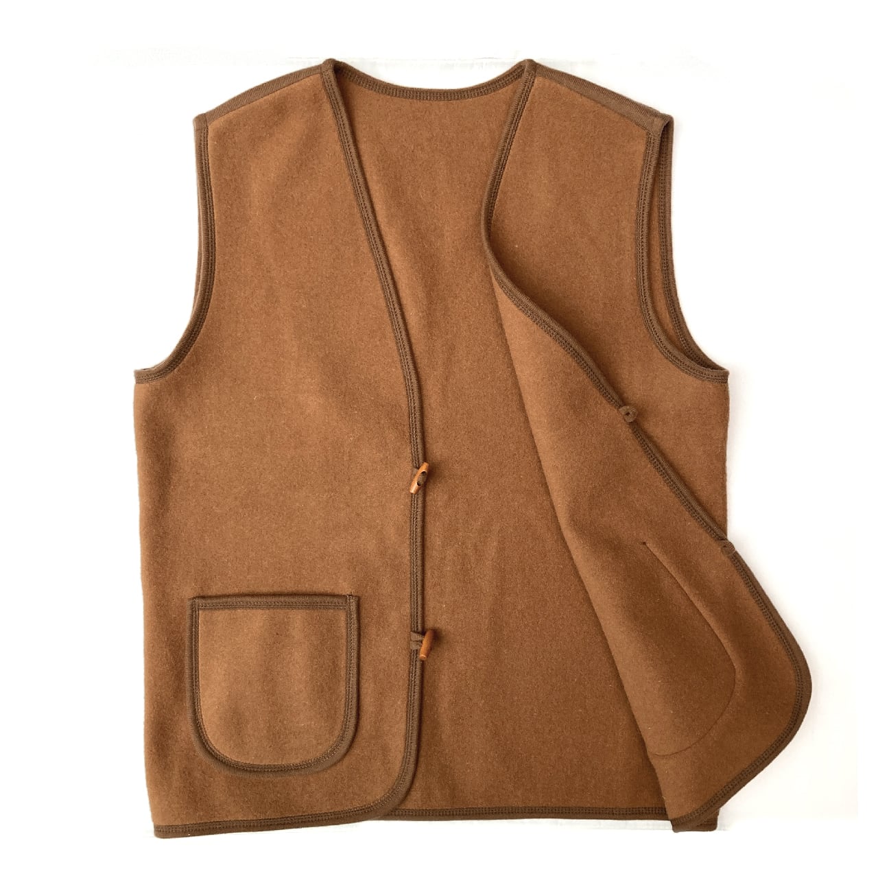 空飛ぶ羊　ベスト ラクダ毛 らくだのベスト | 空飛ぶ羊 BASE webshop｜モンゴルのあたたかい靴下と