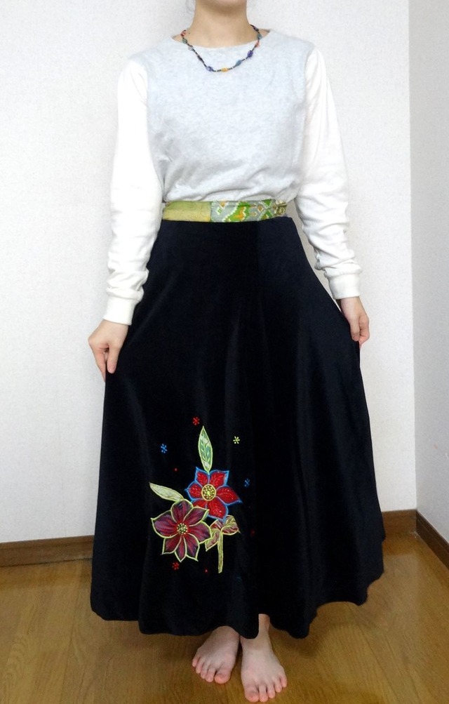 EMS-005BL ベルベット刺繍×シルク巻きスカート　黒